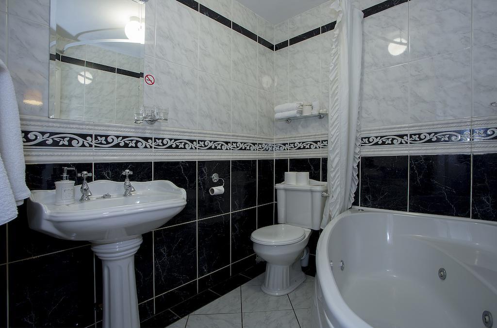 The Laurels B&B Kilkenny Room photo